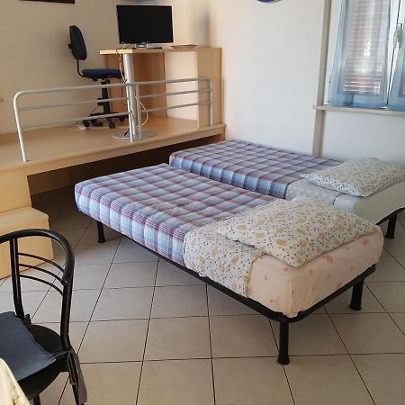 Appartement Monolocale A Peschiera Del Garda Vista Lago Extérieur photo